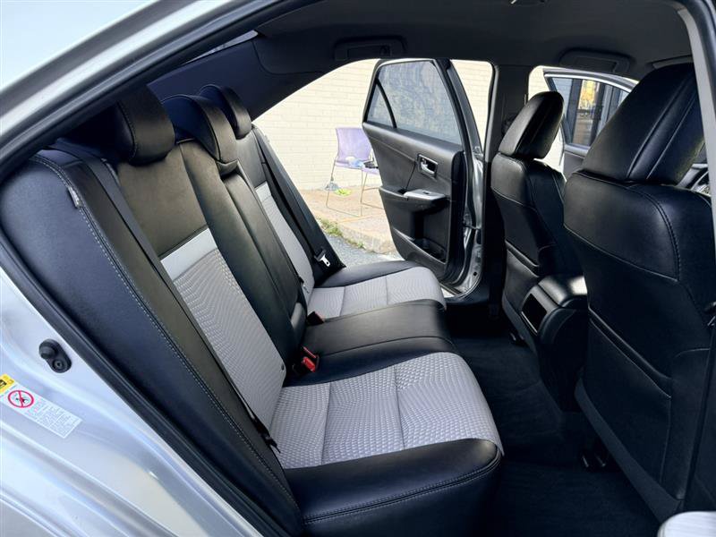 Used 2013 Toyota Camry SE w/ Preferred Accessory Pkg FWD image 16