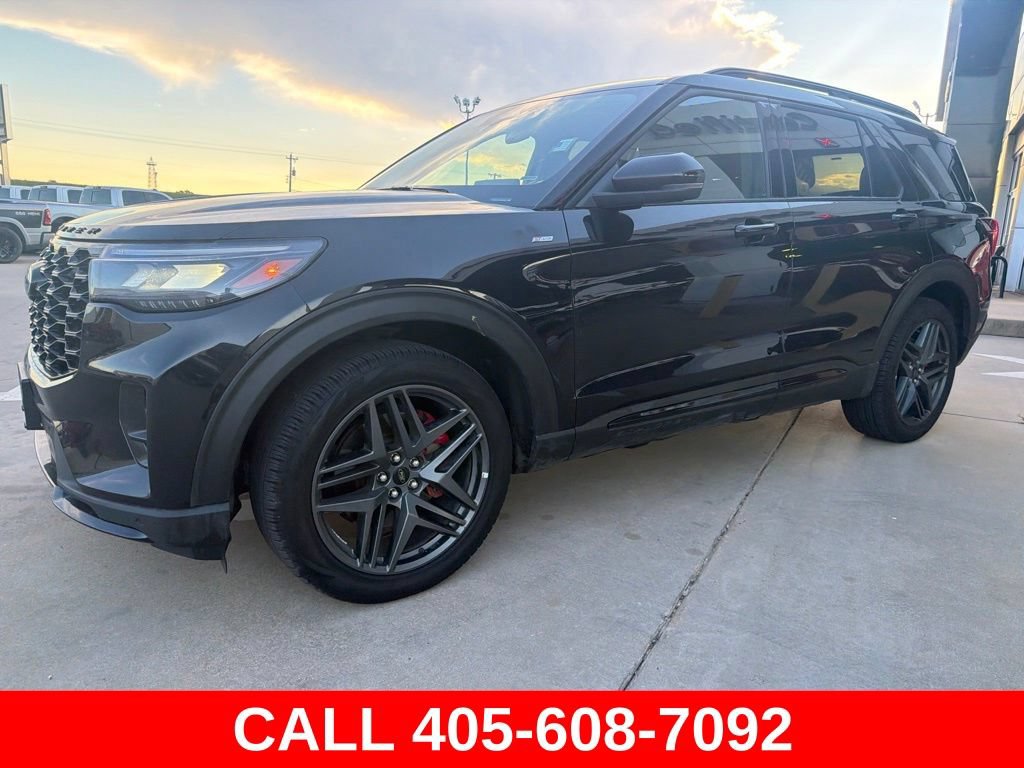 Used 2025 Ford Explorer ST-Line w/ ST-Line Street Pack AWD/4WD image 15