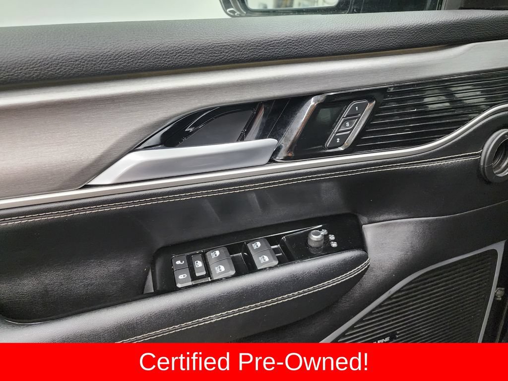 Certified 2025 Jeep Wagoneer Series II AWD/4WD image 10
