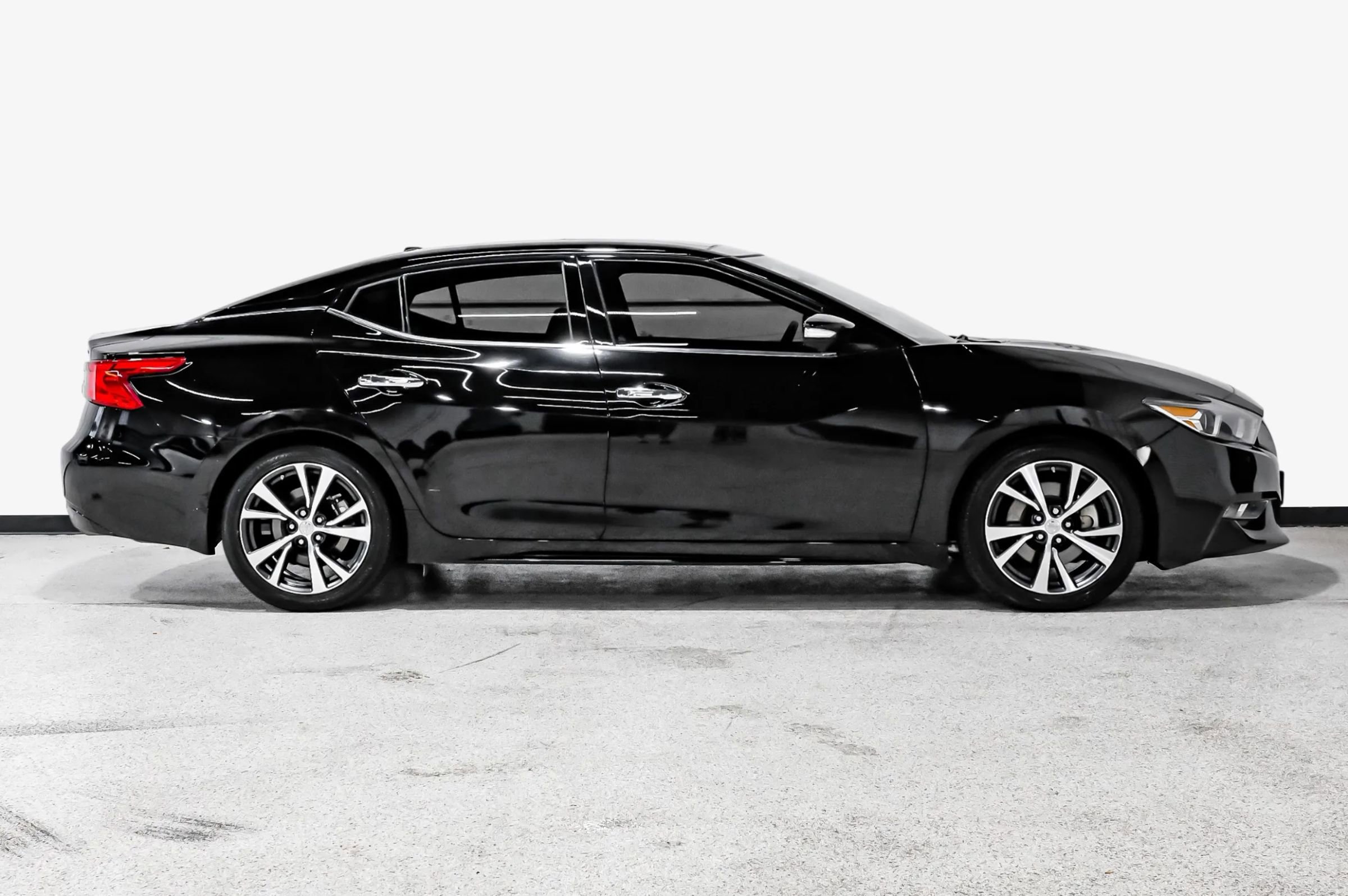 Used 2017 Nissan Maxima Platinum FWD image 5