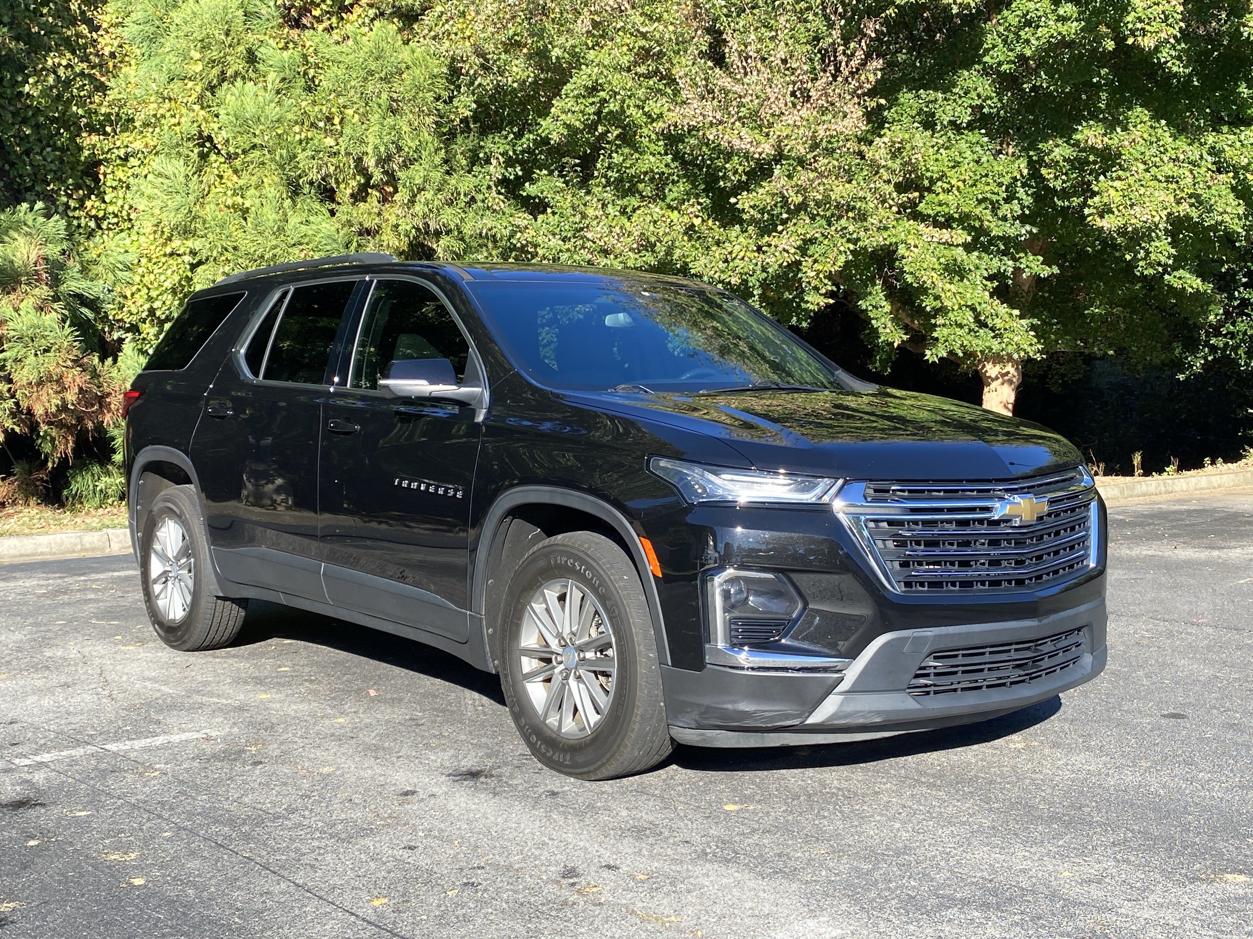 Used 2023 Chevrolet Traverse LT FWD image 2