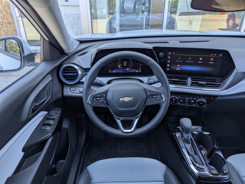 New 2025 Chevrolet Trax LT w/ LT Convenience Package image 3