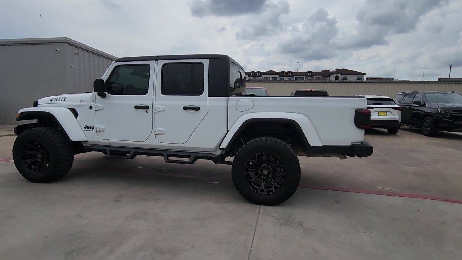 Used 2024 Jeep Gladiator Sport AWD/4WD image 6