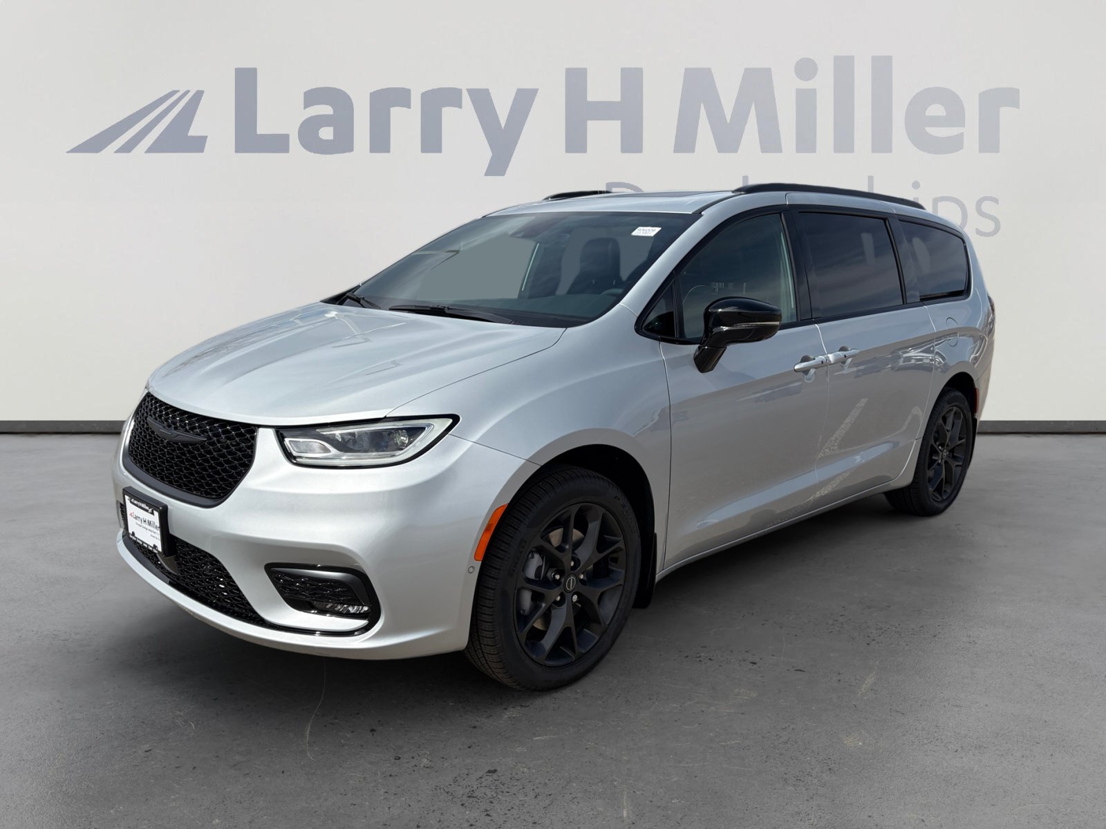 New 2026 Chrysler Pacifica Limited w/ S Appearance Package