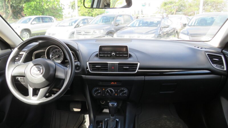 Used 2014 MAZDA MAZDA3 i SV FWD image 9