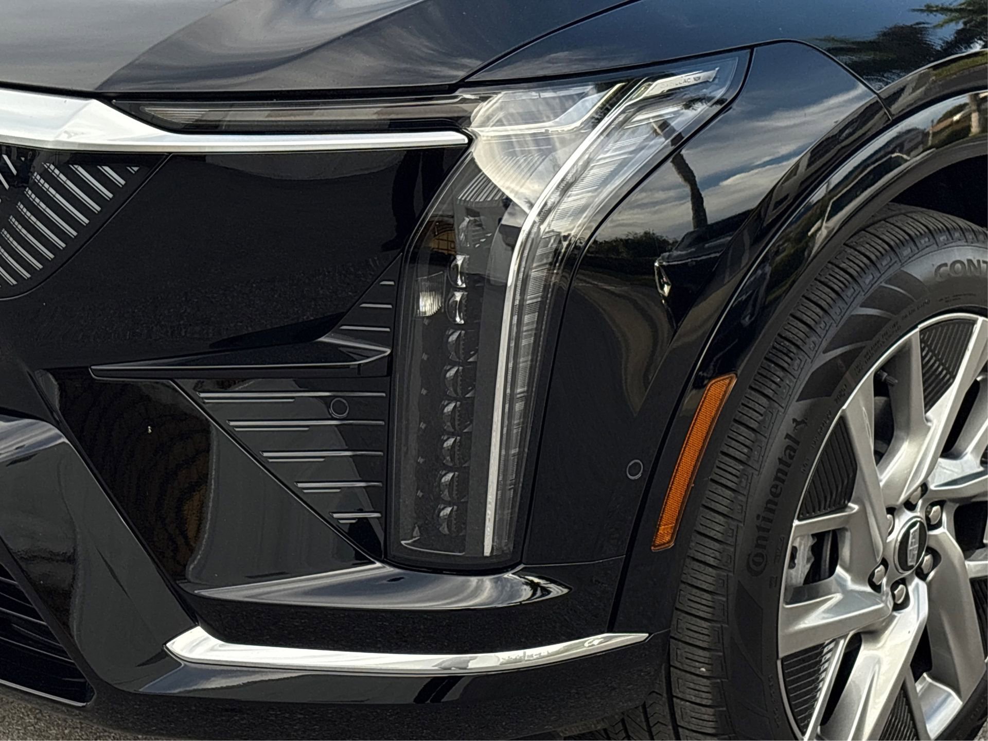 New 2025 Cadillac Optiq Luxury 2 image 14