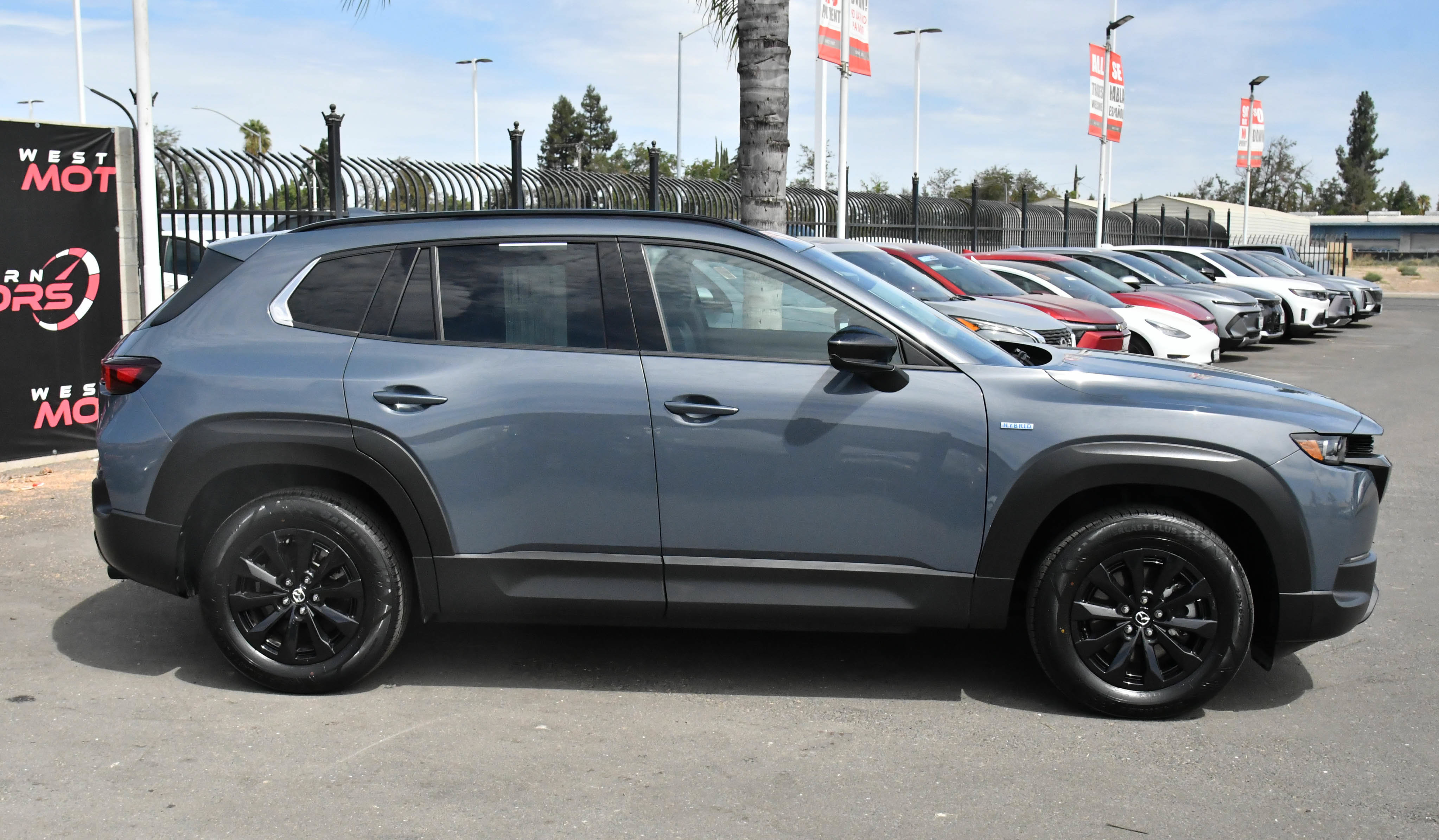 Used 2025 MAZDA CX-50 AWD 2.5 Hybrid w/ Premium Pkg image 9
