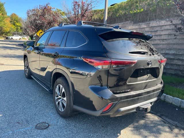 Used 2024 Toyota Highlander XLE AWD/4WD image 6