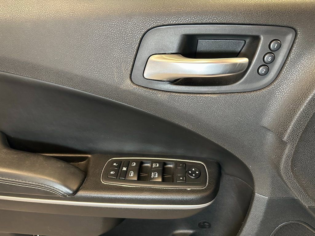 Used 2019 Dodge Charger SXT w/ Leather Interior Group image 18