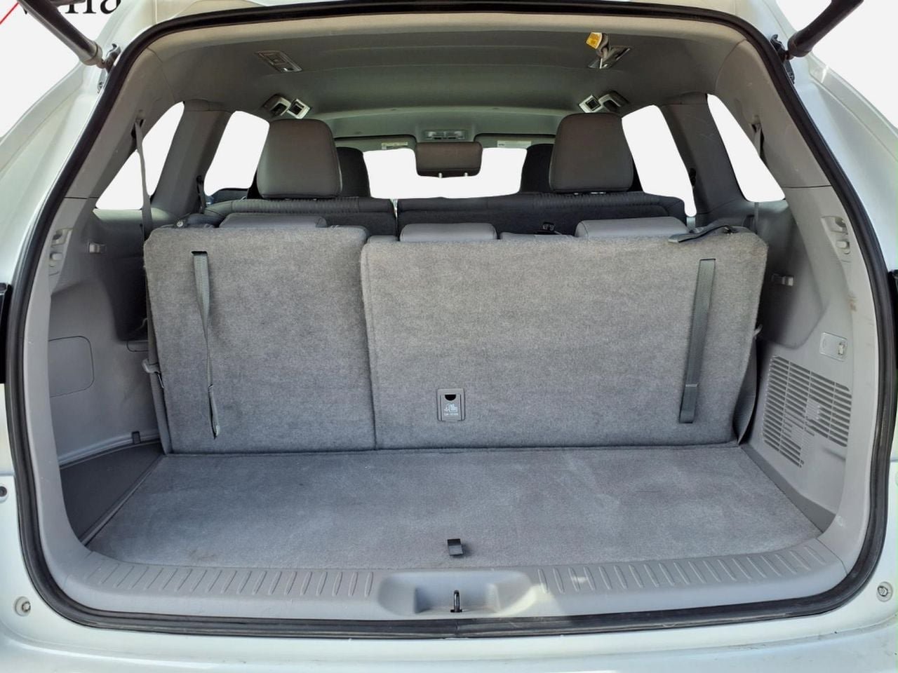 Used 2019 Toyota Highlander Plus AWD/4WD image 6