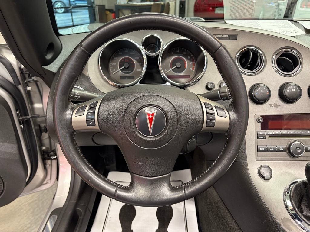 Used 2008 Pontiac Solstice GXP w/ Premium Package RWD image 10
