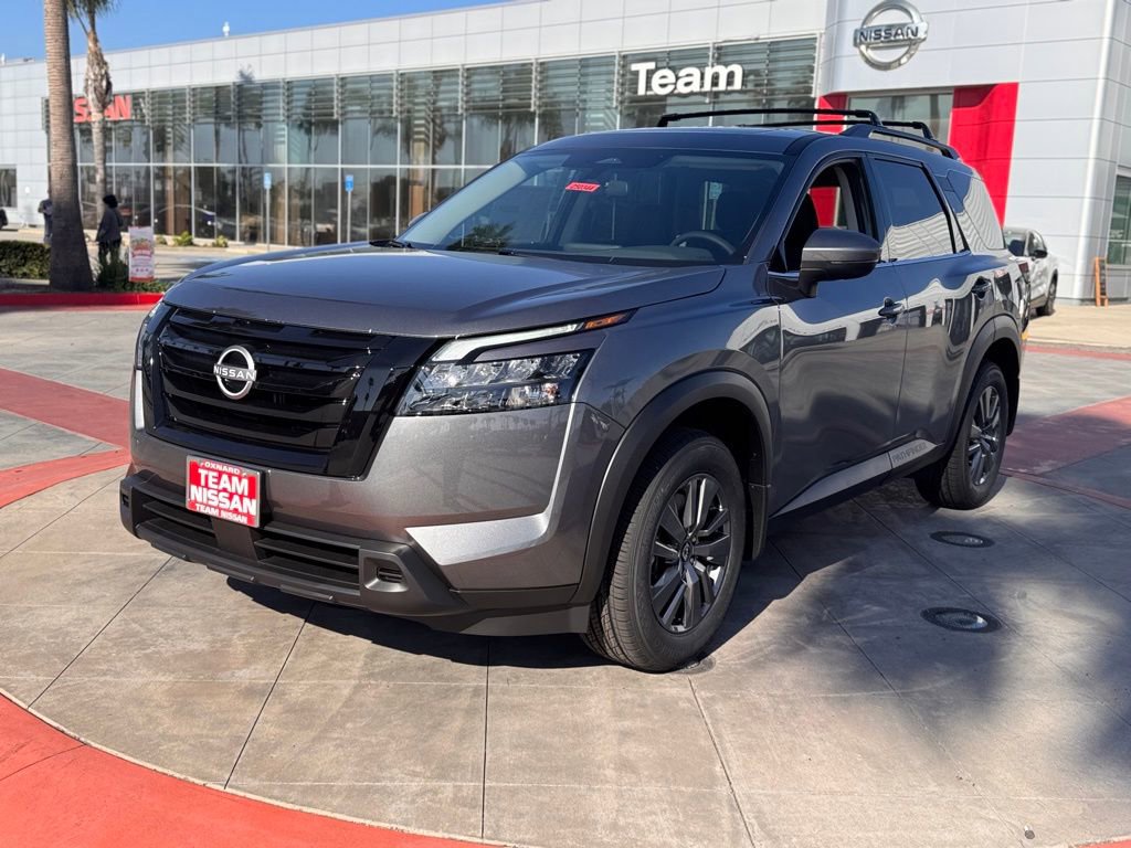 New 2025 Nissan Pathfinder SV image 4