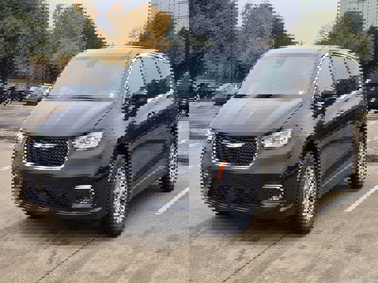 New 2026 Chrysler Pacifica Select image 2