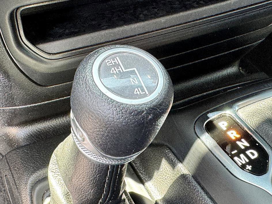 Used 2022 Jeep Gladiator Sport image 35