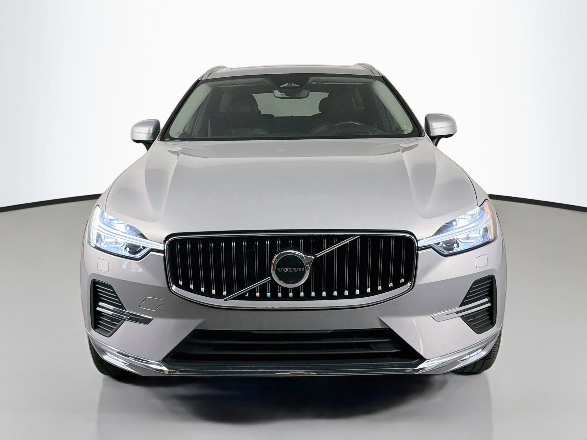 Used 2023 Volvo XC60 B5 Ultimate AWD/4WD image 2