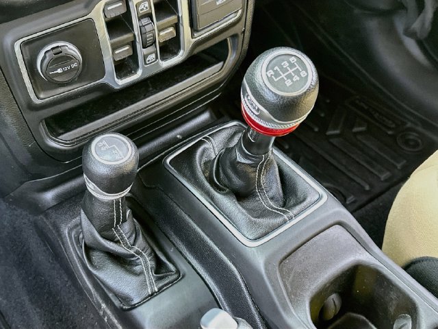 Used 2021 Jeep Gladiator Overland AWD/4WD image 16