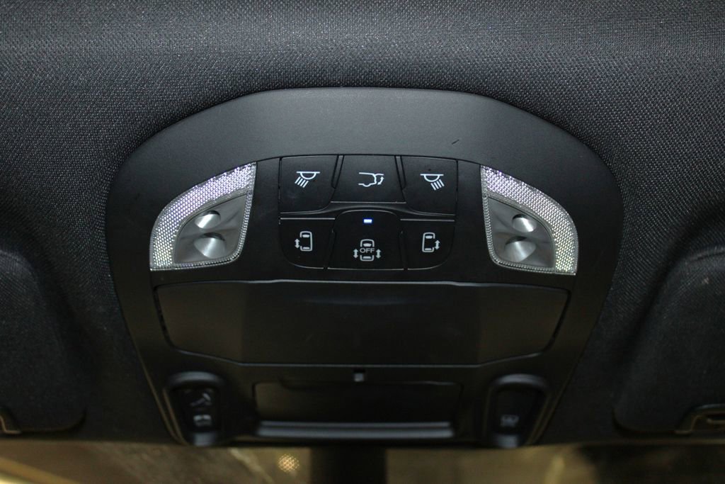 Used 2025 Chrysler Pacifica Limited image 26