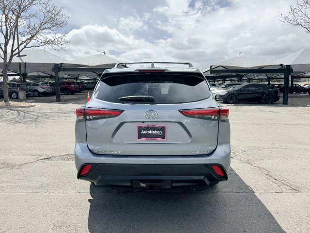 Used 2022 Toyota Highlander XLE AWD/4WD image 6