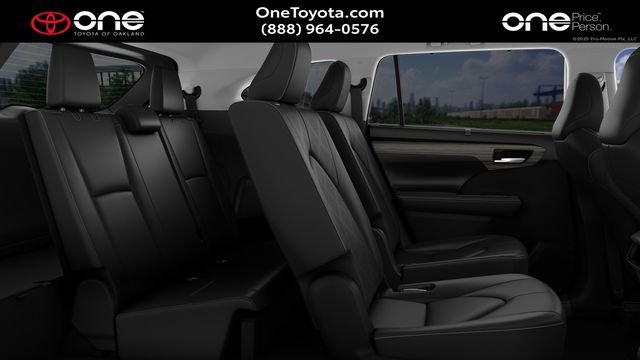 New 2026 Toyota Highlander Platinum AWD/4WD image 3