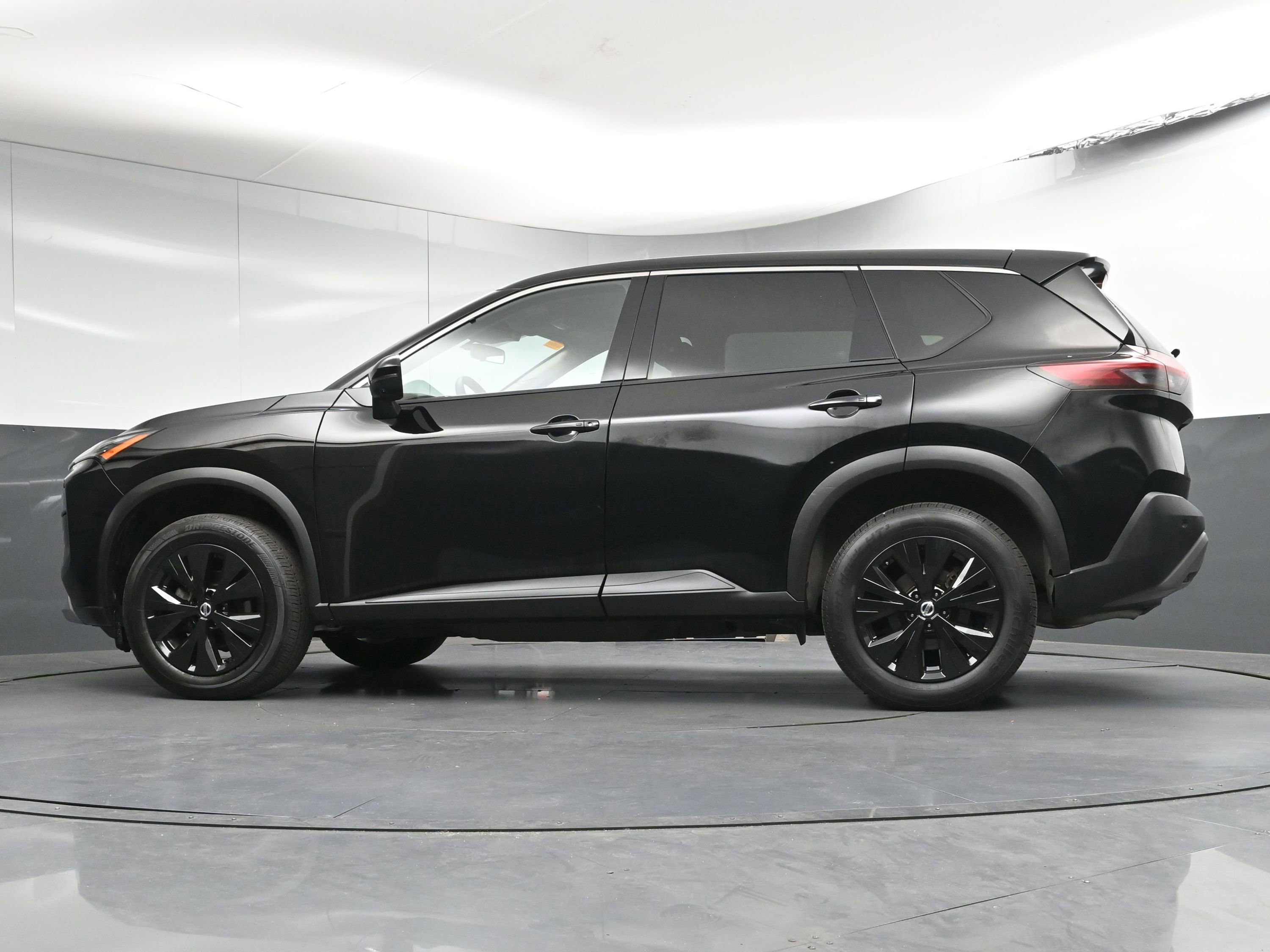 Used 2021 Nissan Rogue SV image 30