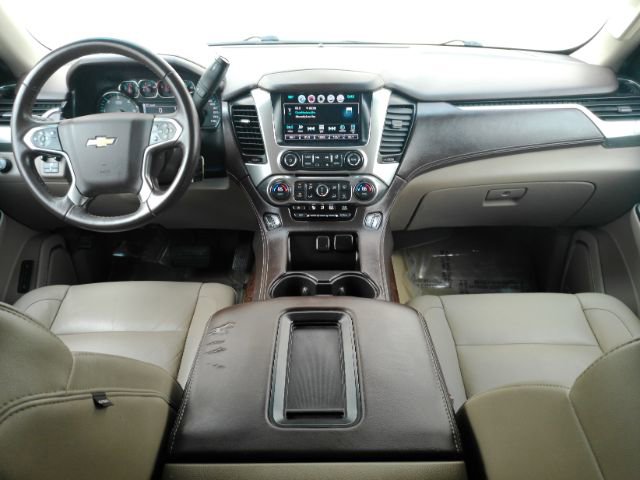 Used 2016 Chevrolet Suburban LT RWD image 3