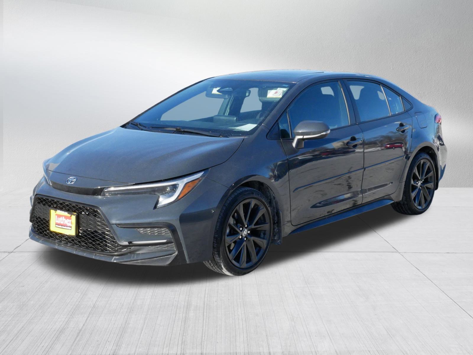 Used 2023 Toyota Corolla SE w/ SE Premium Package image 3