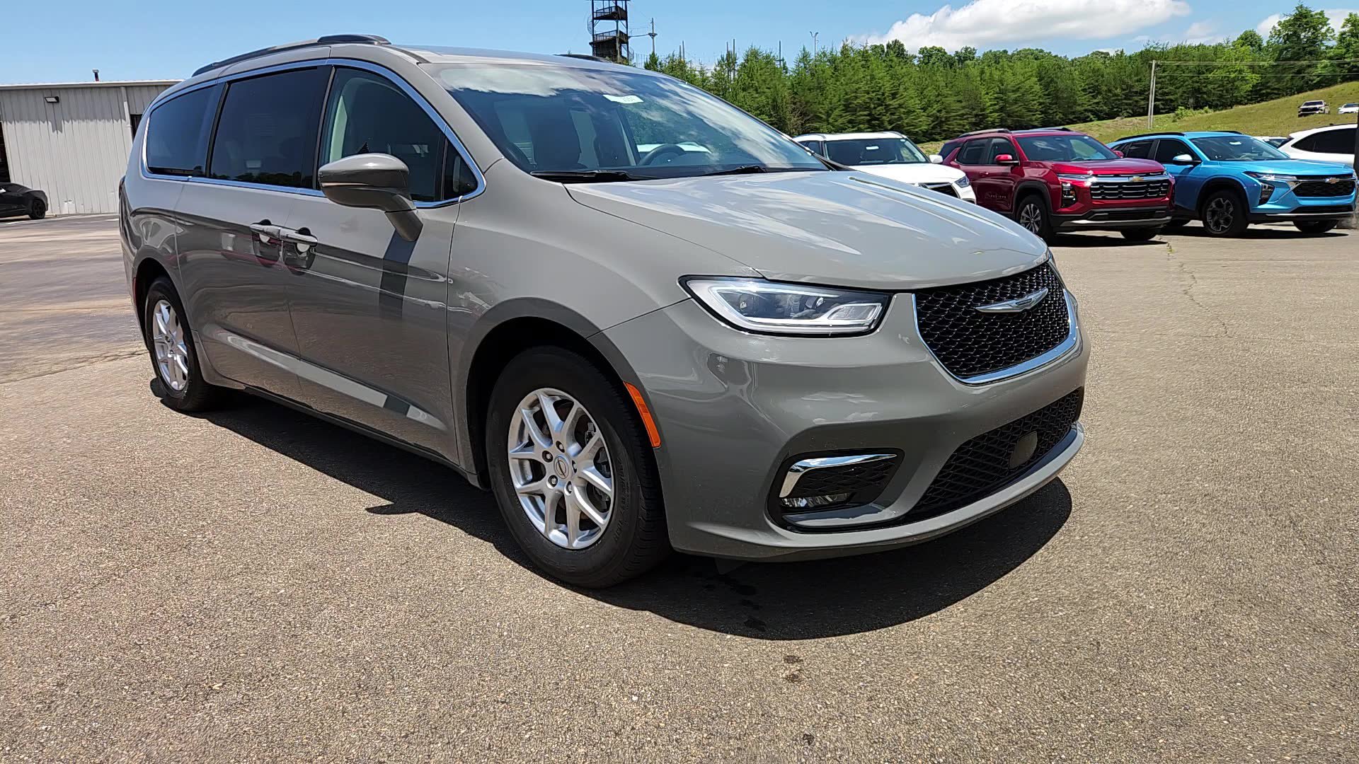 Used 2022 Chrysler Pacifica Touring-L FWD image 4