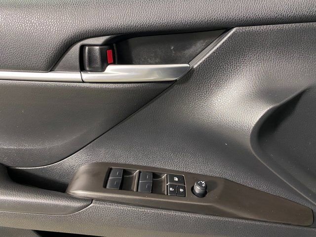 Used 2023 Toyota Camry SE image 21
