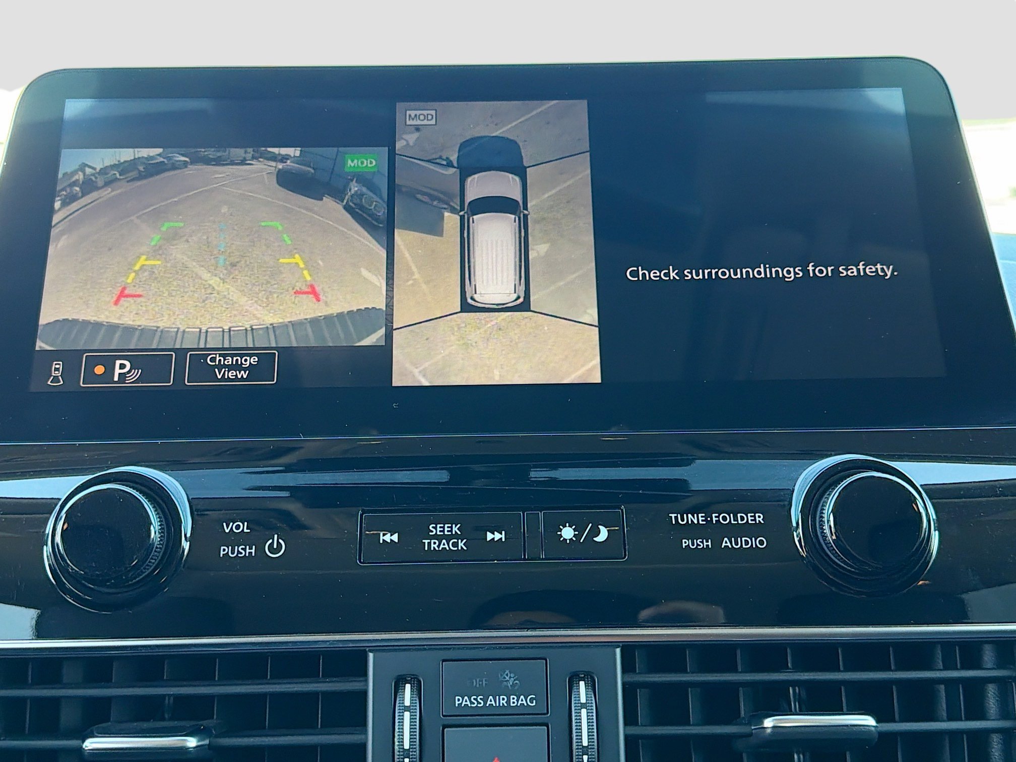 Used 2023 Nissan Armada SL w/ Captain's Chairs Package image 33