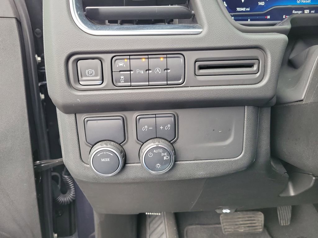 Used 2023 Chevrolet Suburban LT image 17