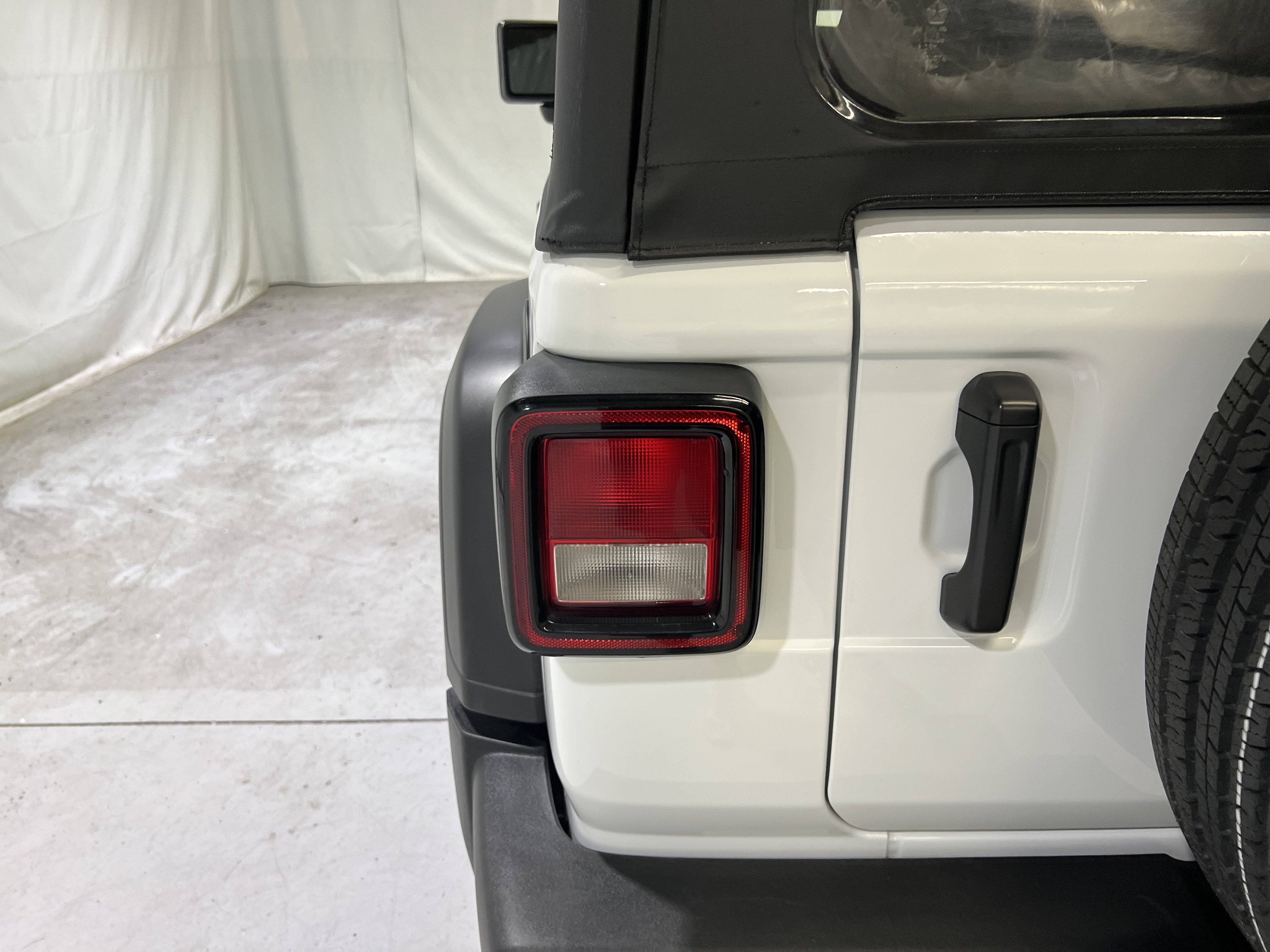 Used 2025 Jeep Wrangler Sport AWD/4WD image 10