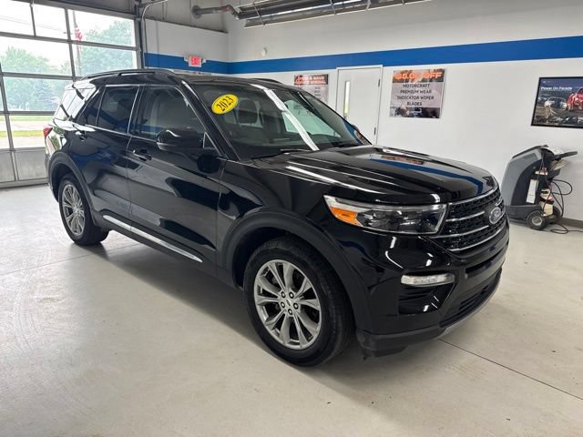 Used 2023 Ford Explorer XLT w/ Equipment Group 202A AWD/4WD image 3