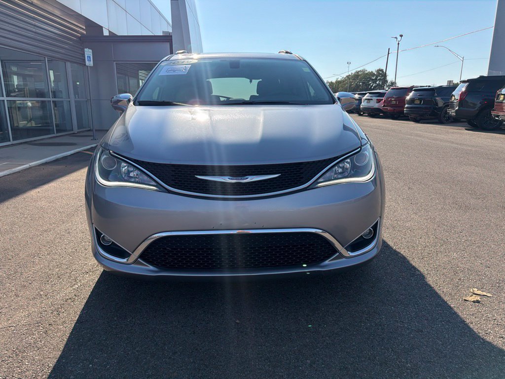 Used 2018 Chrysler Pacifica Limited FWD image 3