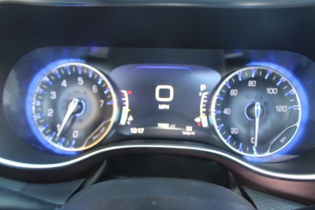 Used 2020 Chrysler Pacifica Limited FWD image 19