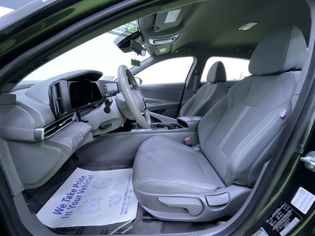 Used 2021 Hyundai Elantra SE image 16