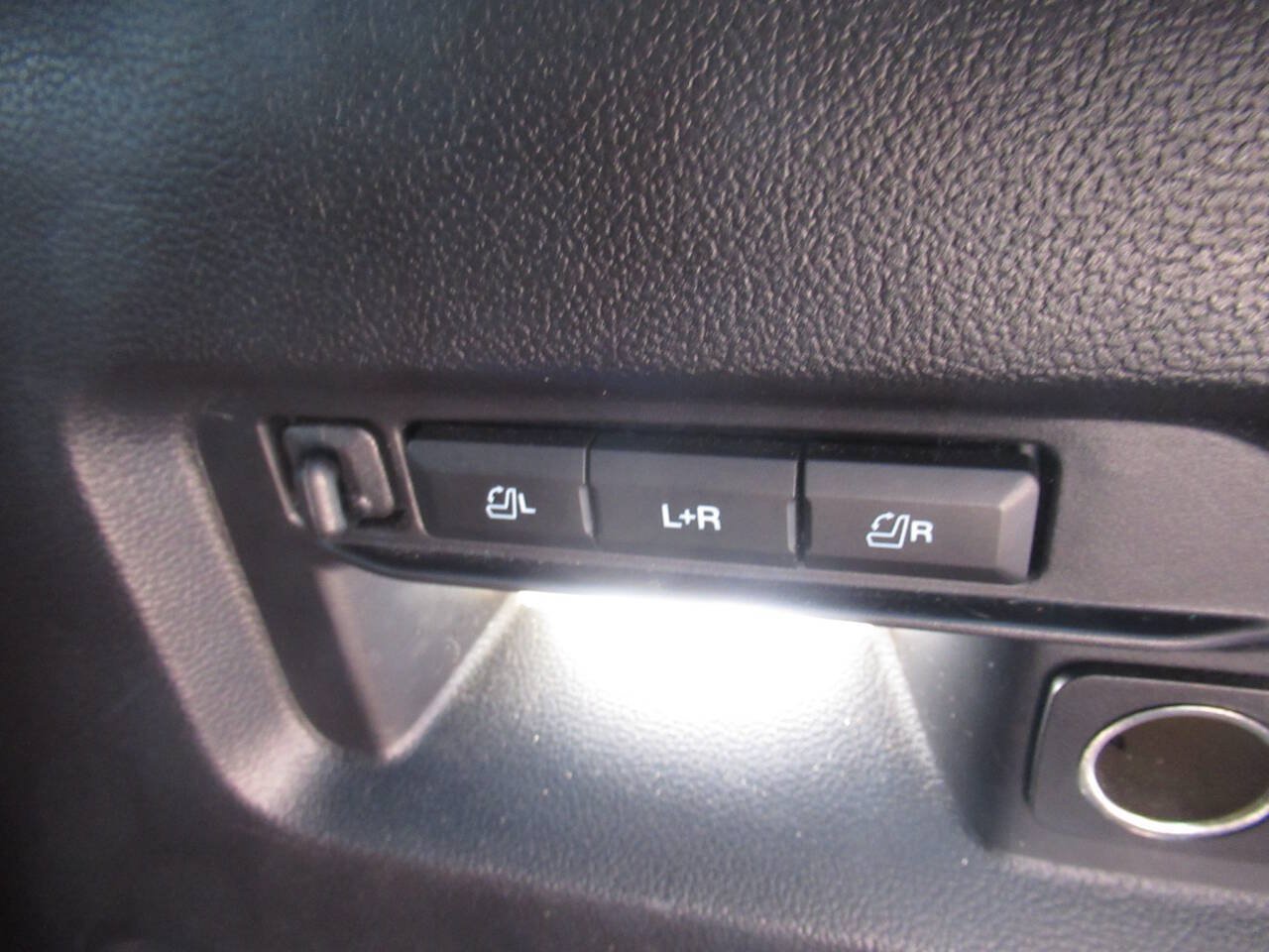 Used 2020 Ford Explorer ST w/ Premium Technology Package AWD/4WD image 17