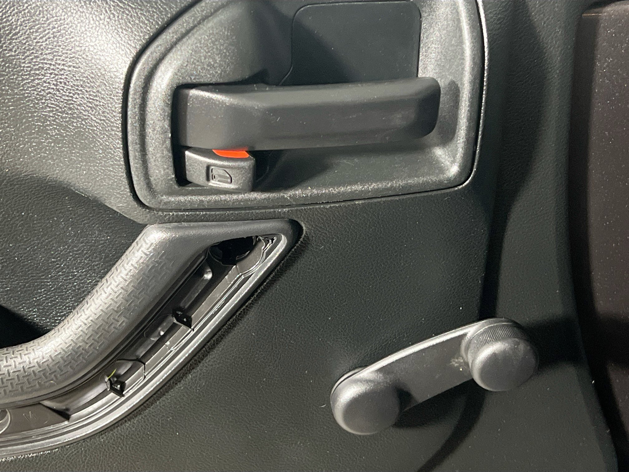 Used 2018 Jeep Wrangler Unlimited Sport w/ Connectivity Group AWD/4WD image 16