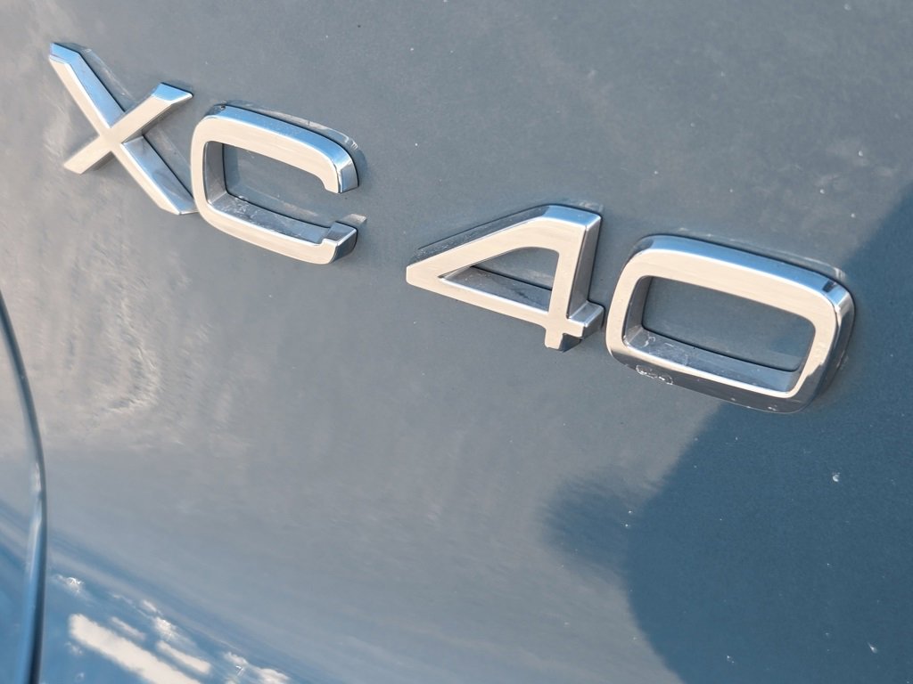Certified 2023 Volvo XC40 B5 Plus w/ Driver Assist Package image 9