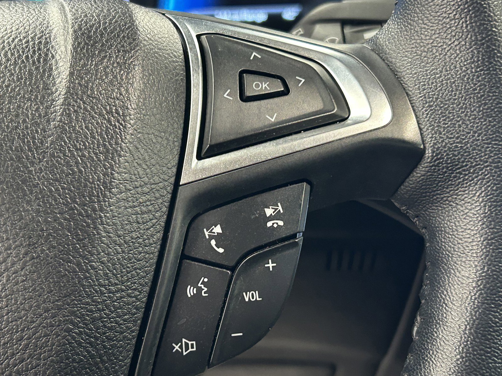 Used 2022 Ford Edge Titanium image 23