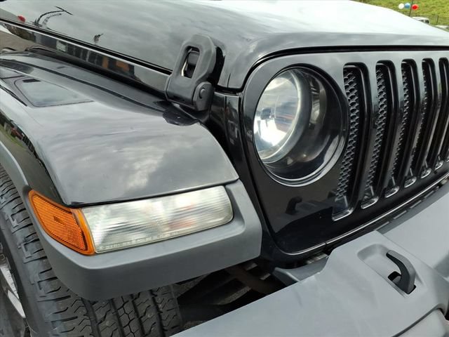 Used 2020 Jeep Wrangler Unlimited Sahara AWD/4WD image 3