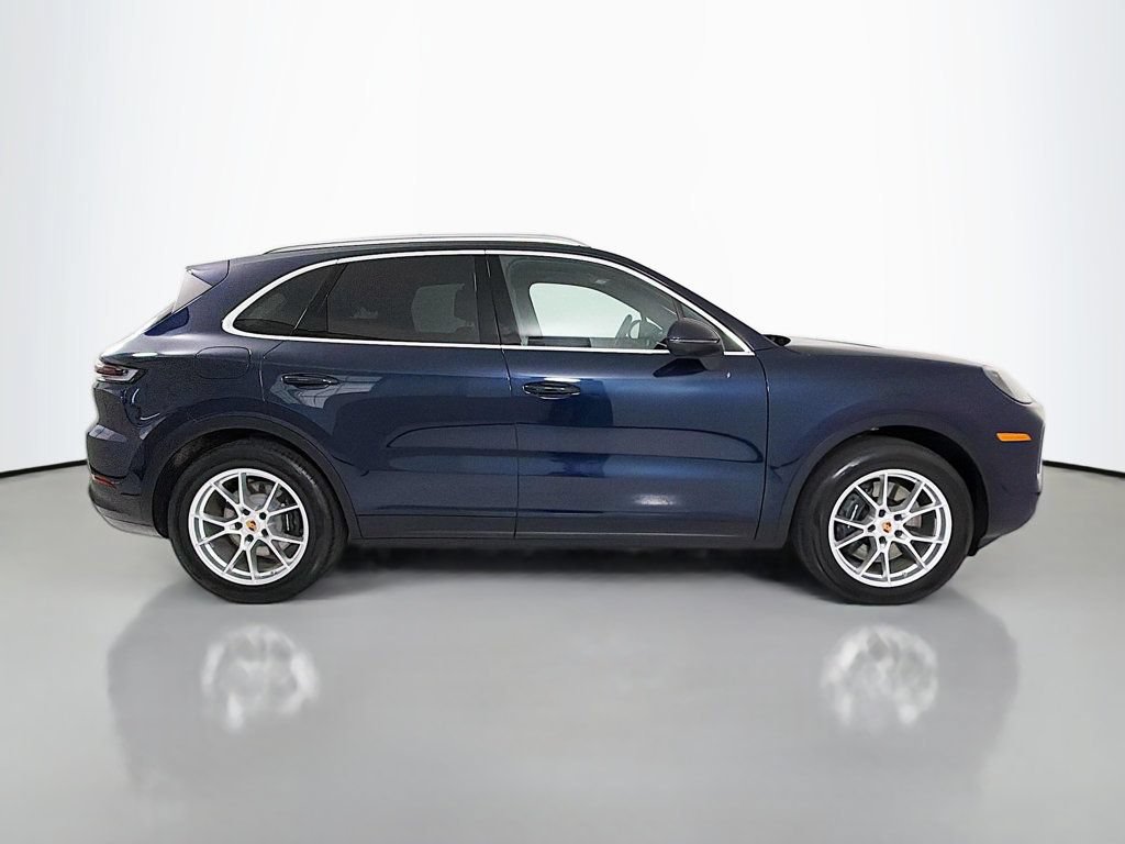 Certified 2025 Porsche Cayenne AWD/4WD image 8