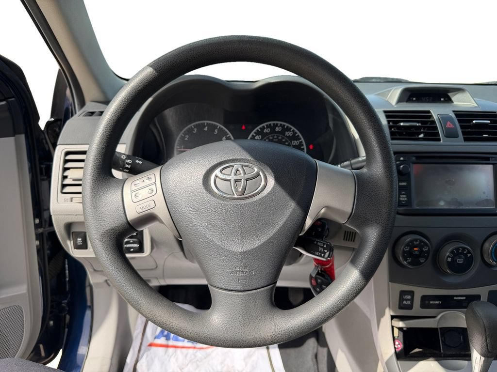 Used 2013 Toyota Corolla LE FWD image 13