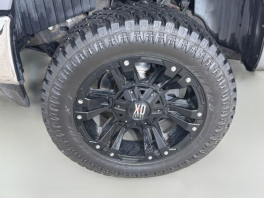 Used 2017 Nissan Titan SV image 12