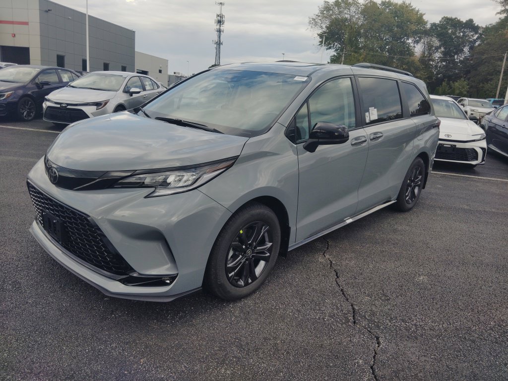 New 2026 Toyota Sienna XSE AWD/4WD image 2