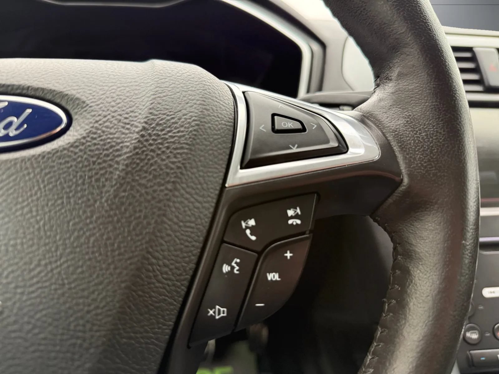 Used 2016 Ford Fusion Titanium AWD/4WD image 26