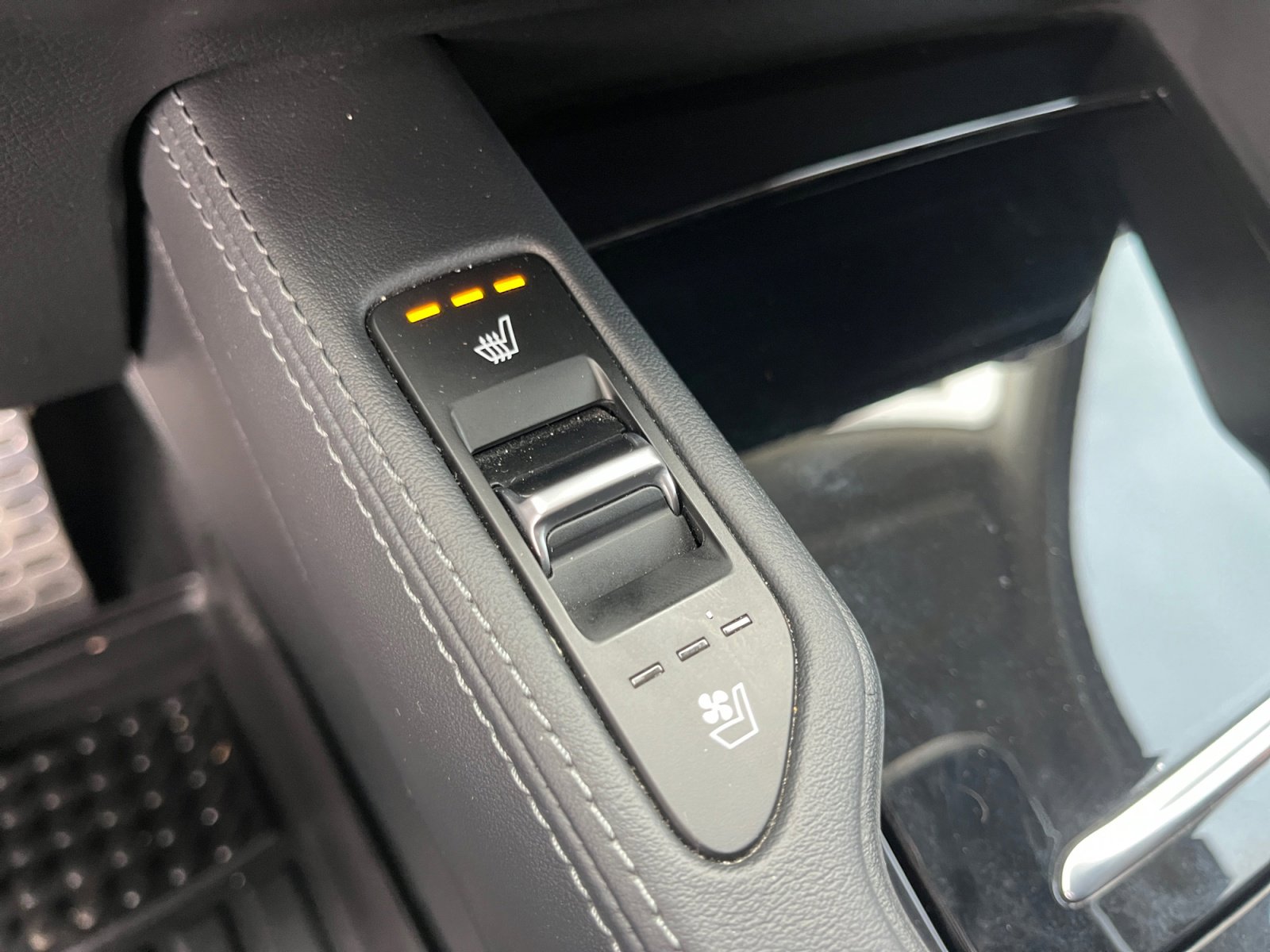 Used 2022 Kia Telluride SX w/ Nightfall Edition Package AWD/4WD image 19