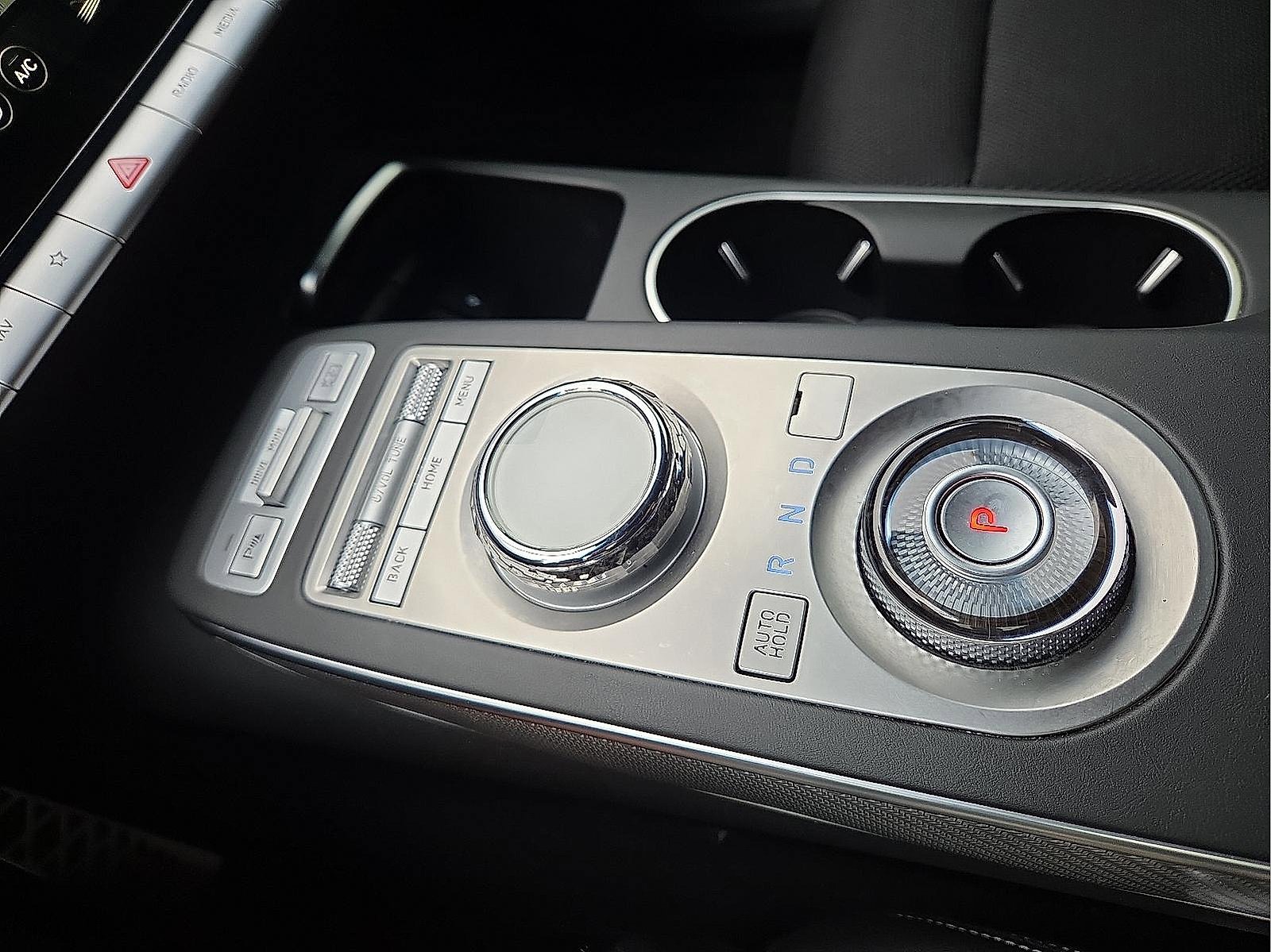 Used 2024 Genesis GV70 3.5T Sport image 25