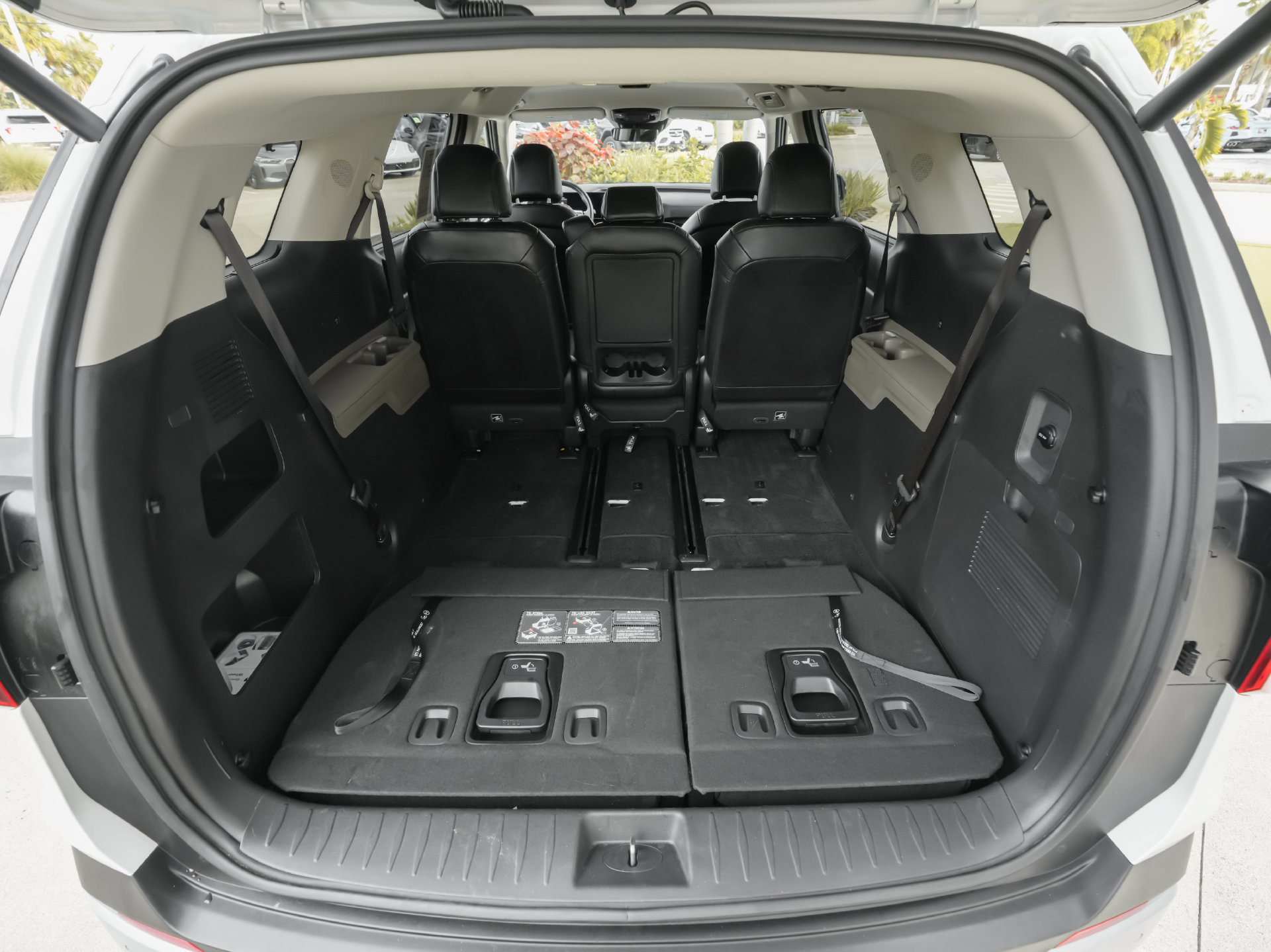 Used 2026 Kia Carnival EX FWD image 25