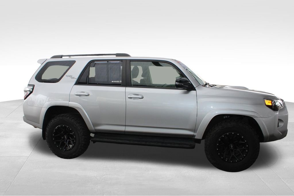 Used 2020 Toyota 4Runner TRD Off-Road AWD/4WD image 17