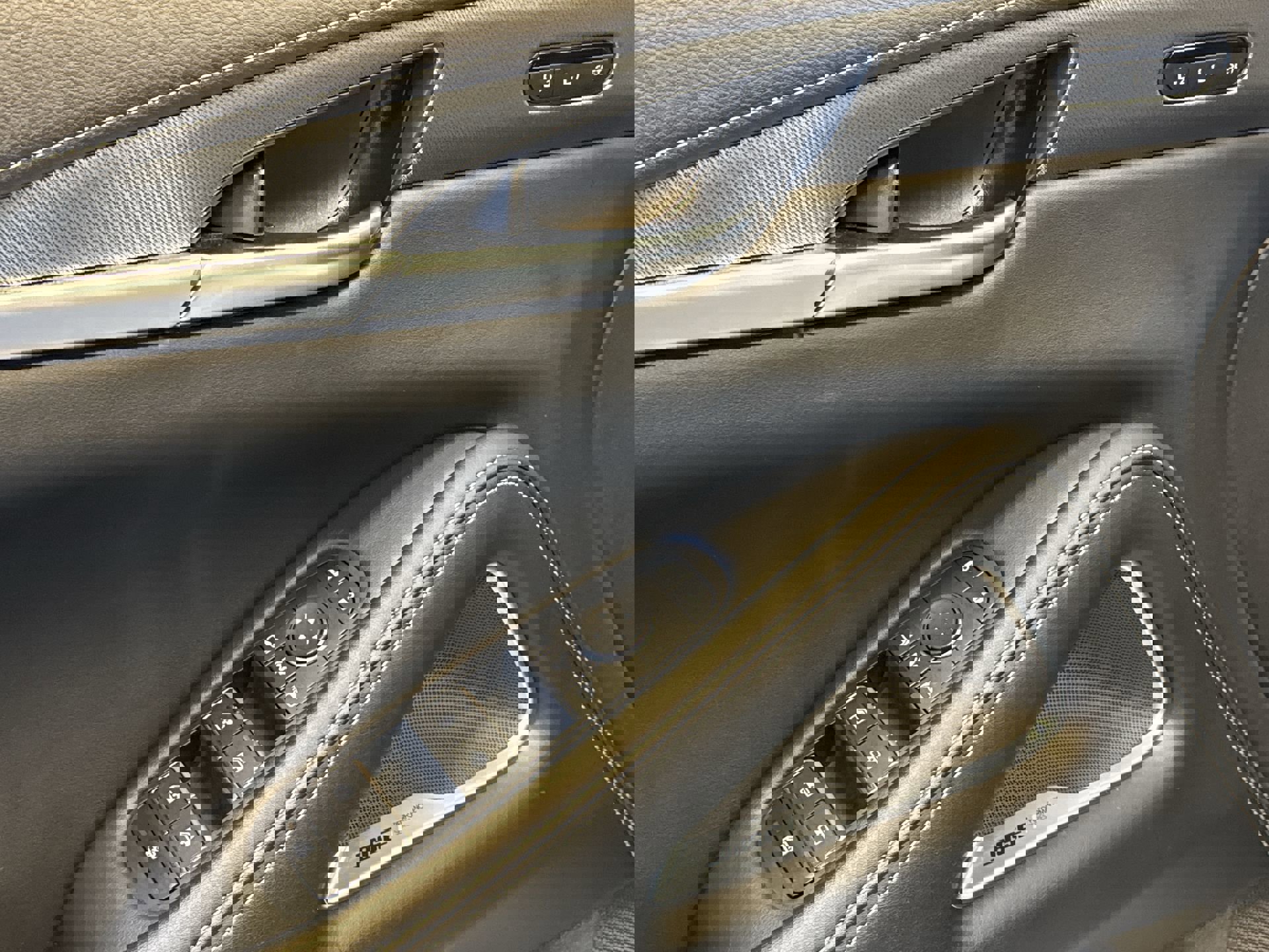 Certified 2025 INFINITI QX60 Luxe w/ Cargo Package AWD/4WD image 13